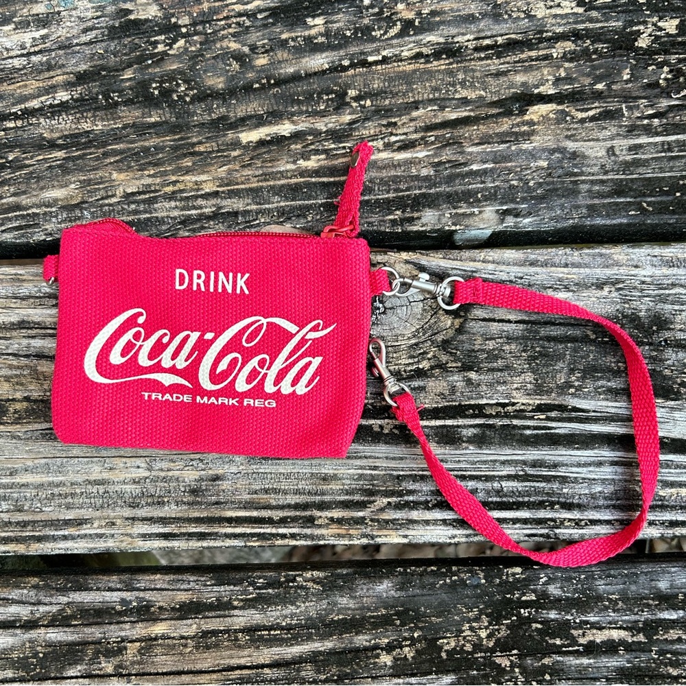 Coca-Cola Script Zippered Nylon Wristlet Drink Coca Cola Smile C10